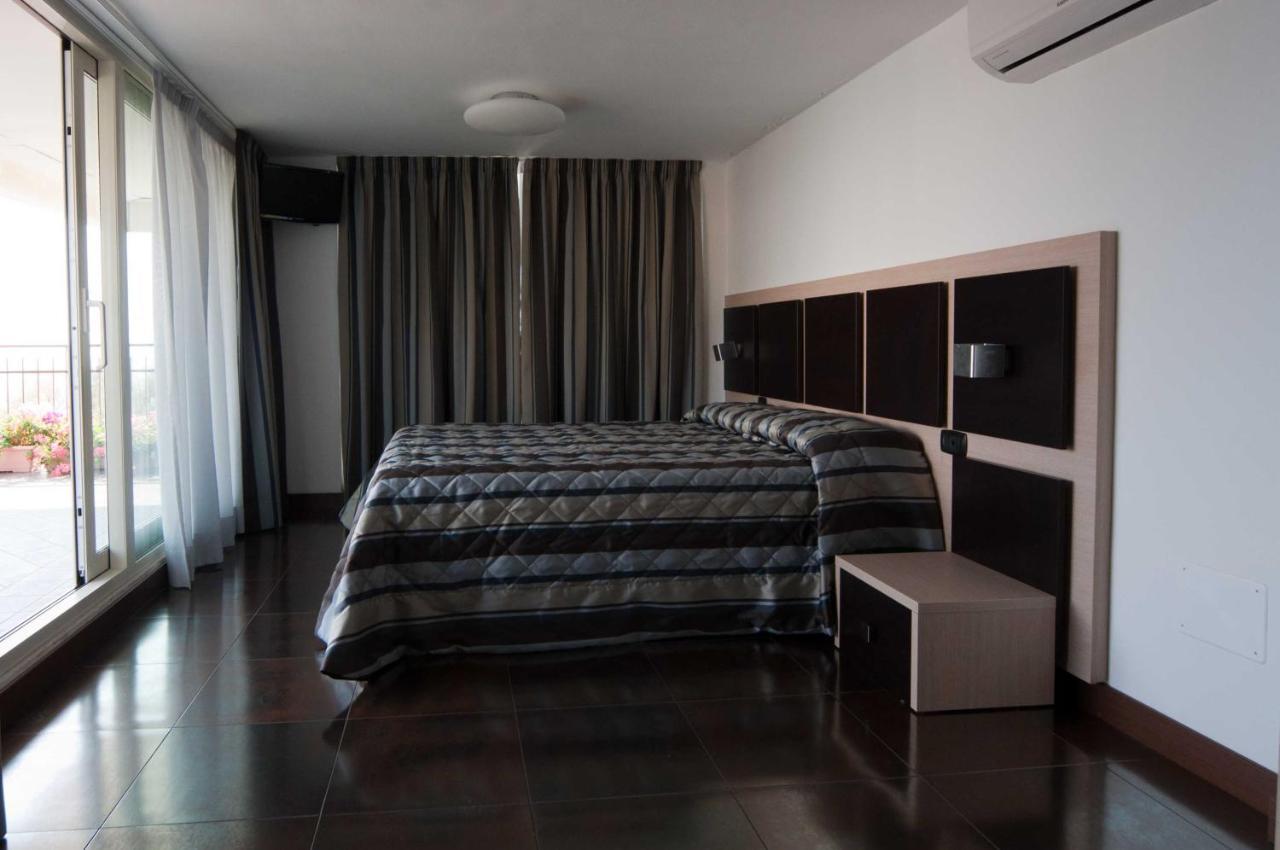 Hotel Ristorante Centosedici Terracina Zewnętrze zdjęcie