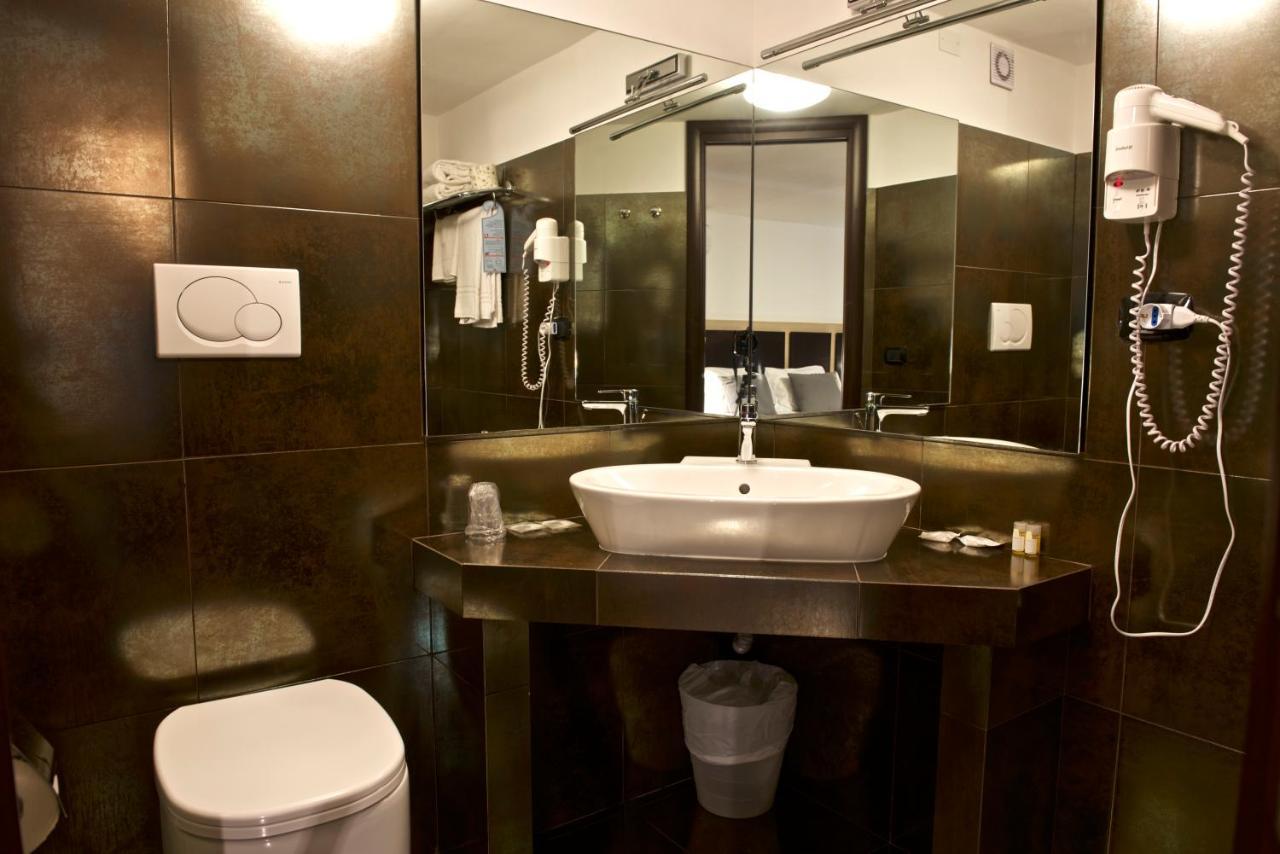 Hotel Ristorante Centosedici Terracina Zewnętrze zdjęcie