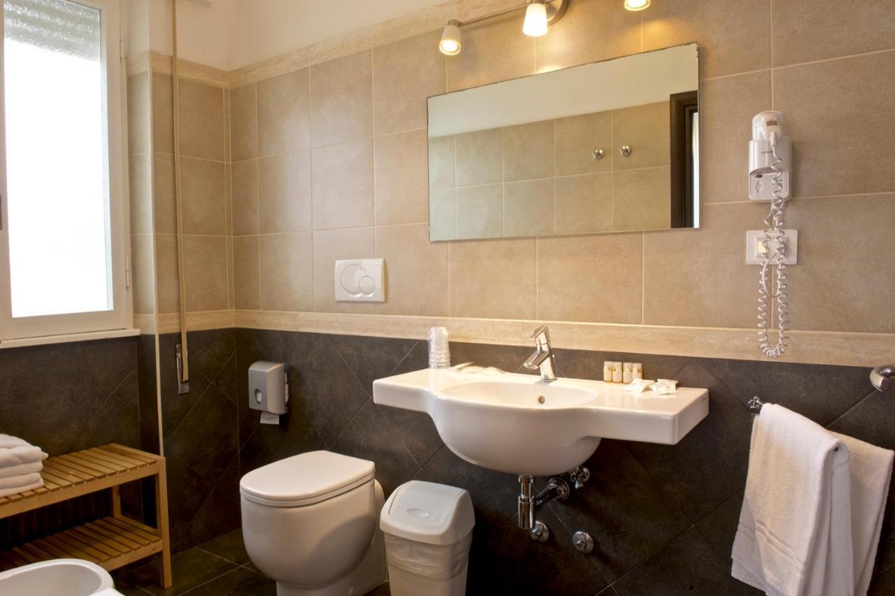 Hotel Ristorante Centosedici Terracina Zewnętrze zdjęcie